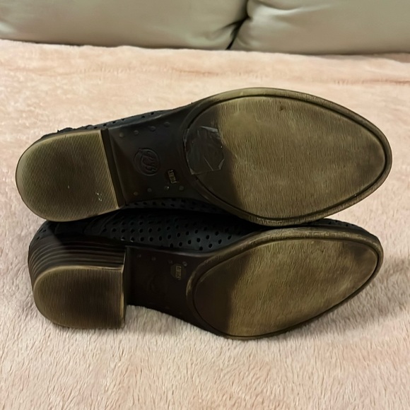 Lucky Brand Basil Stone Colored Zip Bootie - 7.5 - Picture 4 of 6